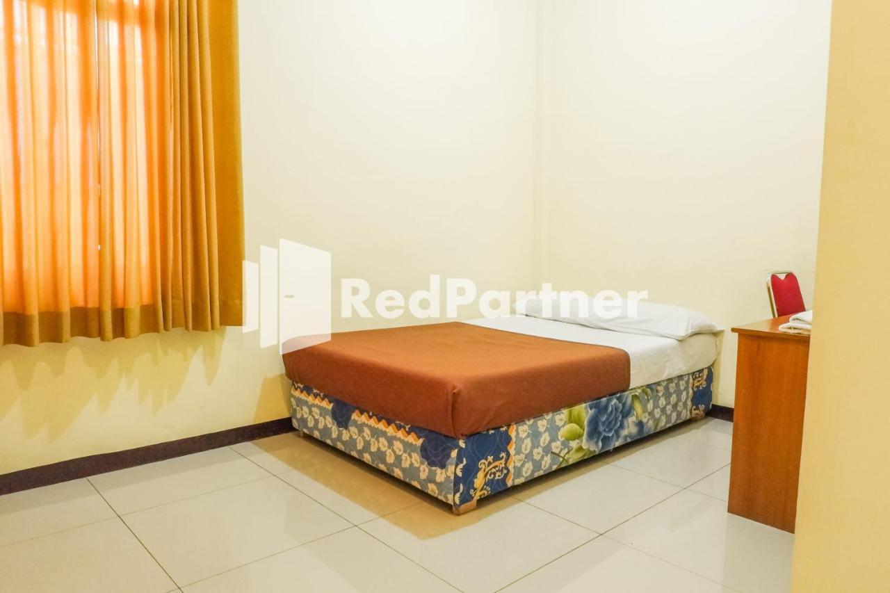 Grand Kembar Hotel Mitra Reddoorz Bandung Exterior foto