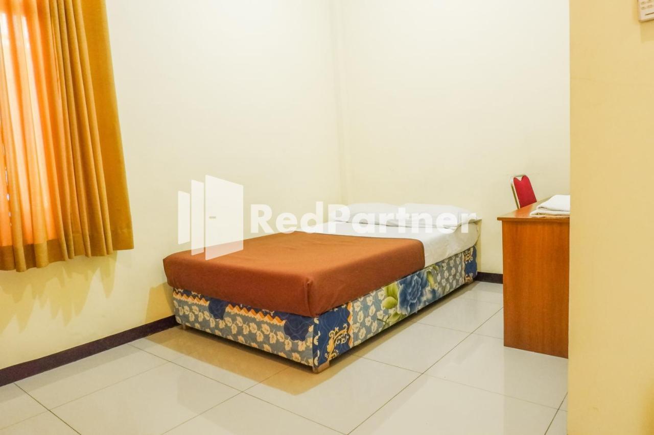Grand Kembar Hotel Mitra Reddoorz Bandung Exterior foto