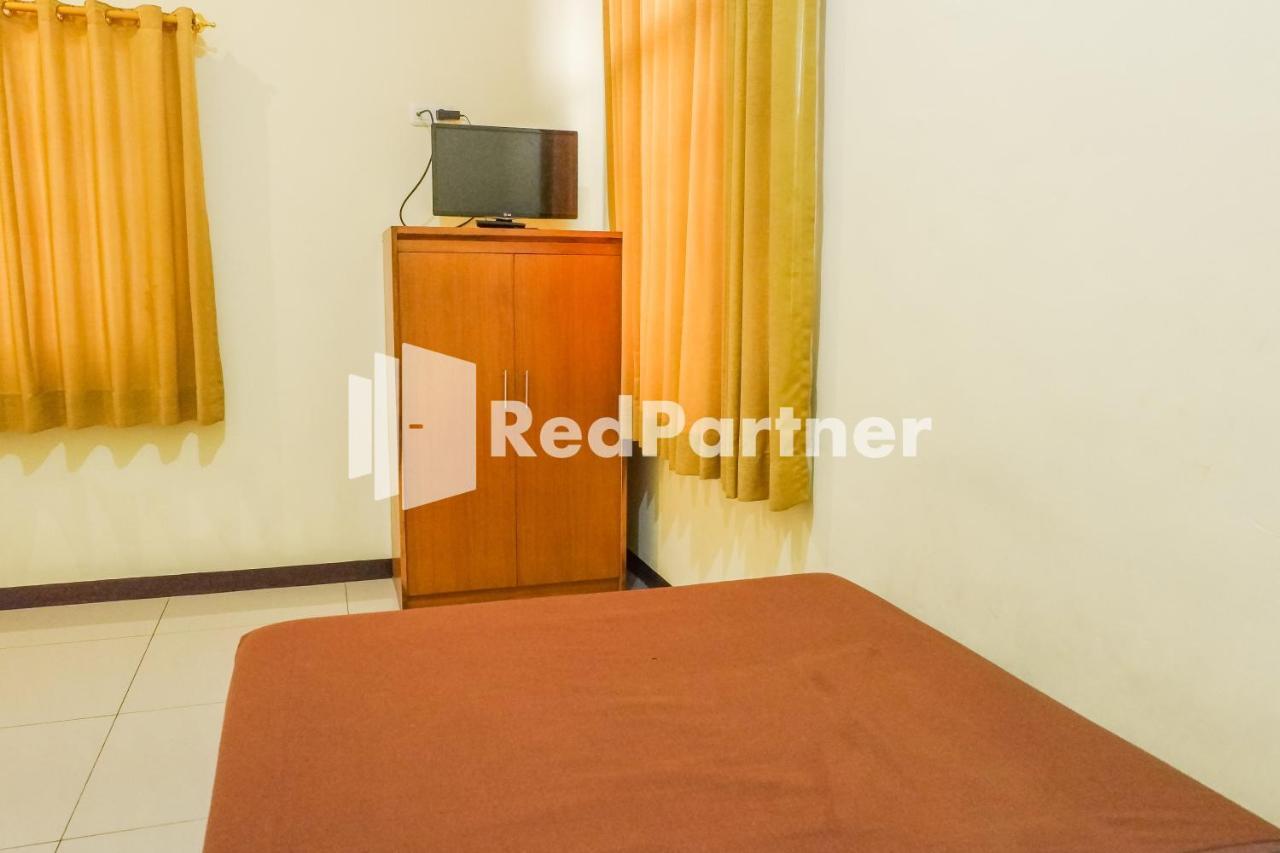 Grand Kembar Hotel Mitra Reddoorz Bandung Exterior foto