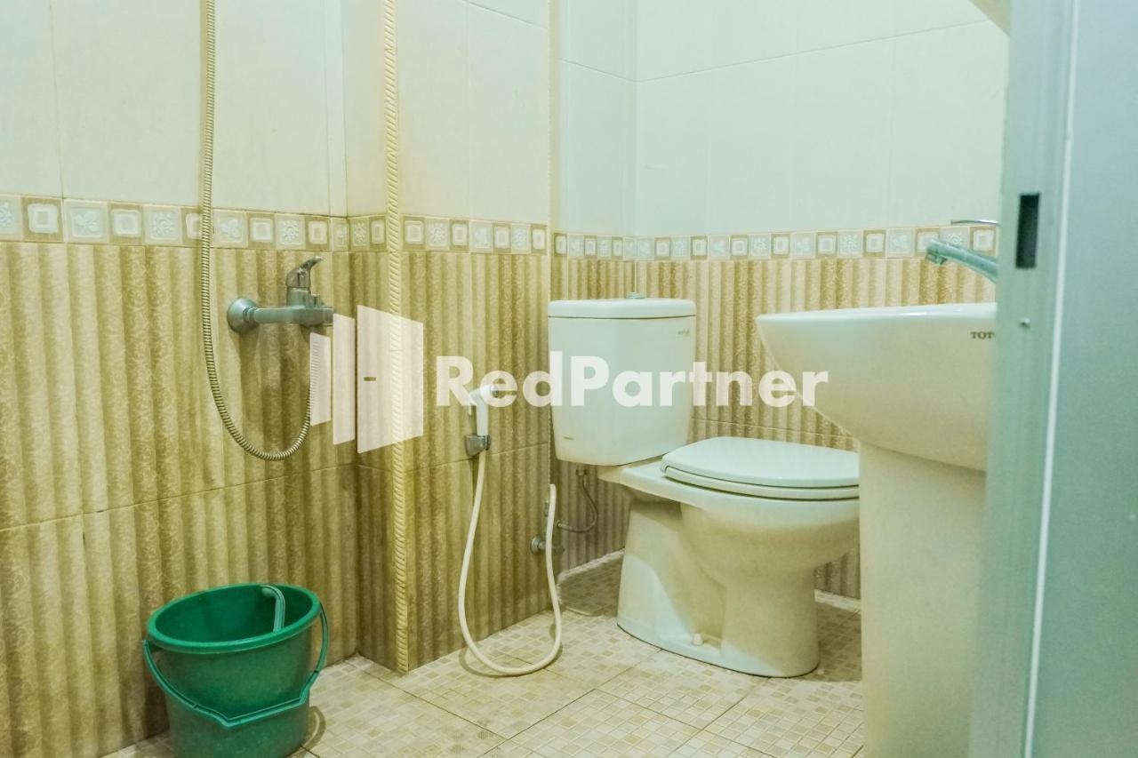 Grand Kembar Hotel Mitra Reddoorz Bandung Exterior foto