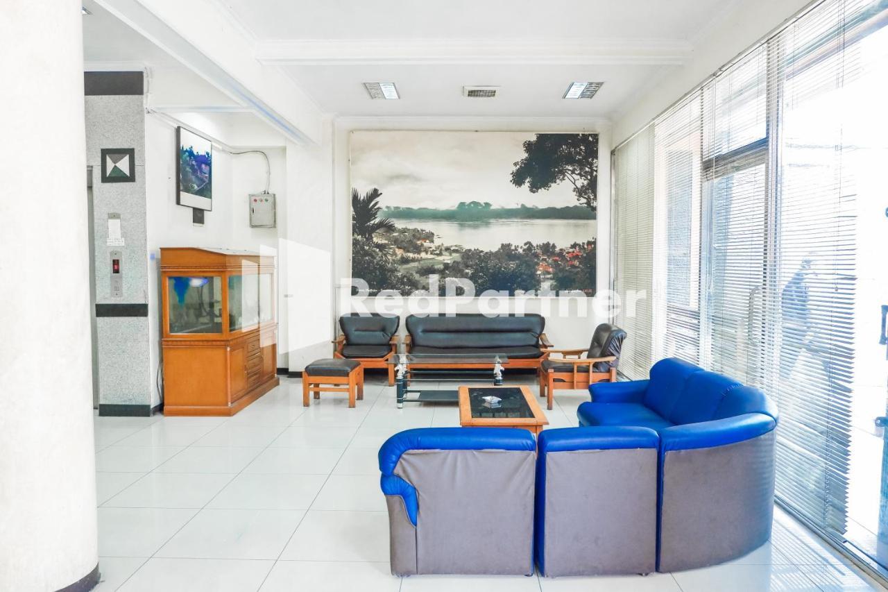 Grand Kembar Hotel Mitra Reddoorz Bandung Exterior foto