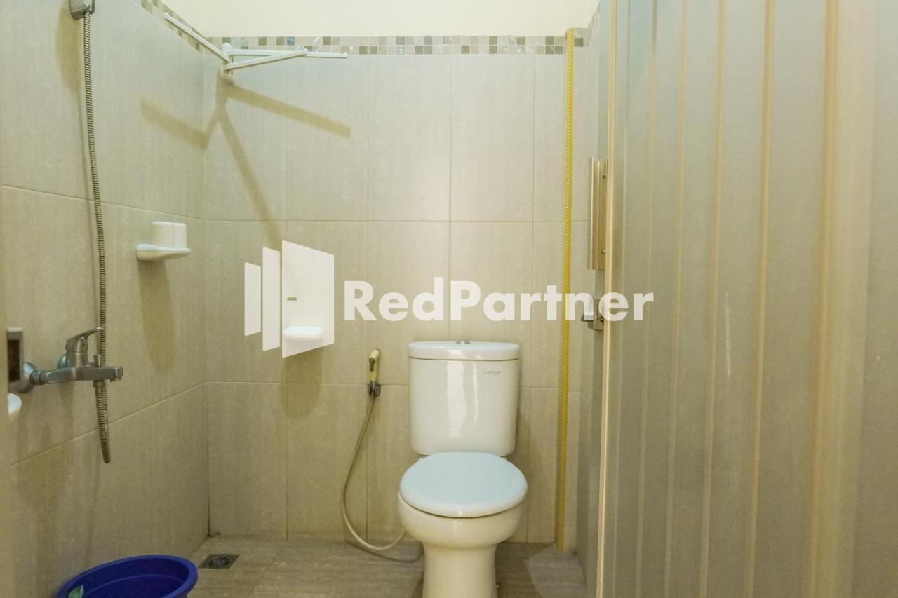 Grand Kembar Hotel Mitra Reddoorz Bandung Exterior foto