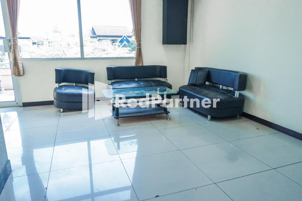 Grand Kembar Hotel Mitra Reddoorz Bandung Exterior foto