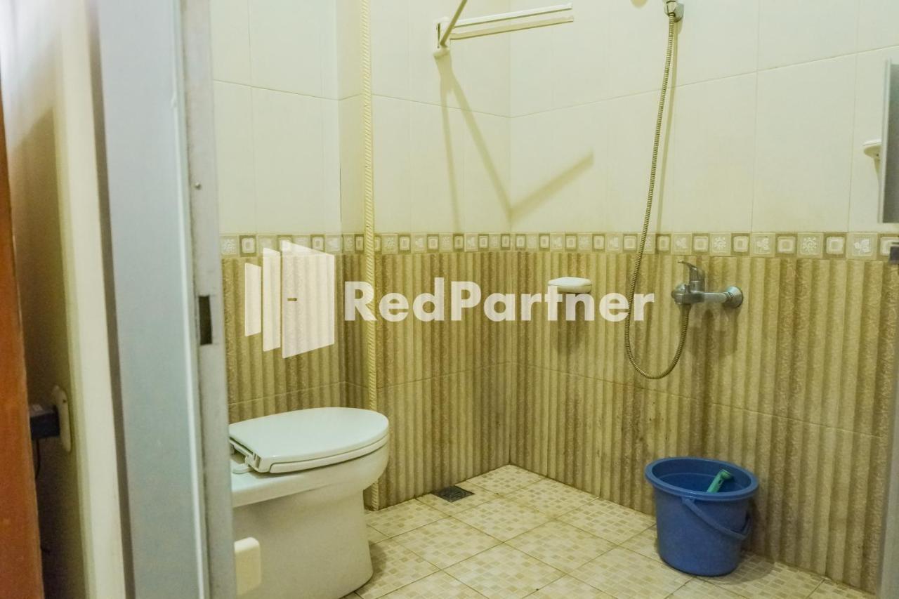 Grand Kembar Hotel Mitra Reddoorz Bandung Exterior foto